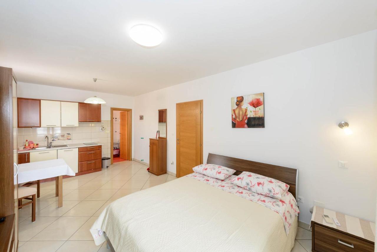Apartments Milar Ровинь Экстерьер фото