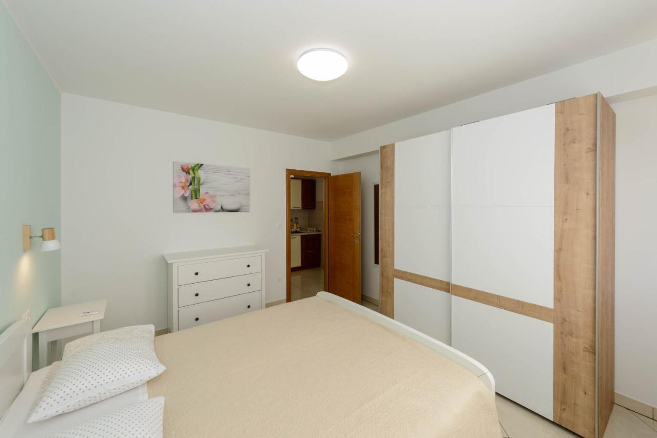 Apartments Milar Ровинь Экстерьер фото